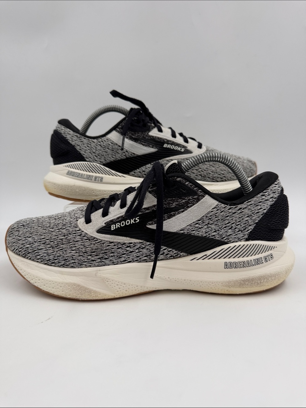 Brooks Adrenaline GTS 24 Coconut/Black/Biscuit Women's Size 10 B Medium US